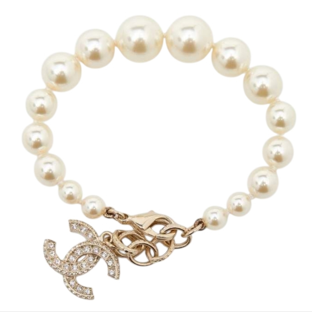 New!!! Authentic Chanel Cream Faux Pearl & Crystal CC Charm Gold HW Bracelet B20 - Picture 4 of 17